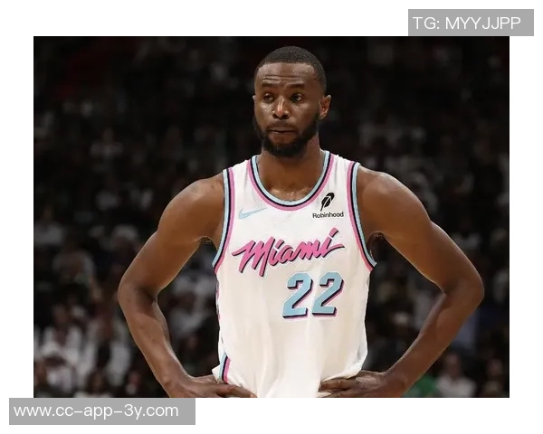 热火对阵老鹰维金斯因左腿筋紧张缺阵场均156分49板的他将缺席比赛