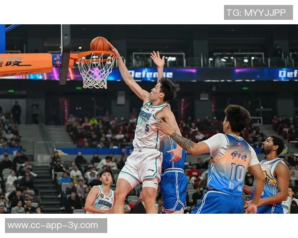 华盛顿表现出色内线强势却外线失准三分球4投0中依然贡献17分5篮板4盖帽