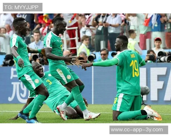 本坦库尔因铲球染红离场乌拉圭队在友谊赛中以1比5落后美国队